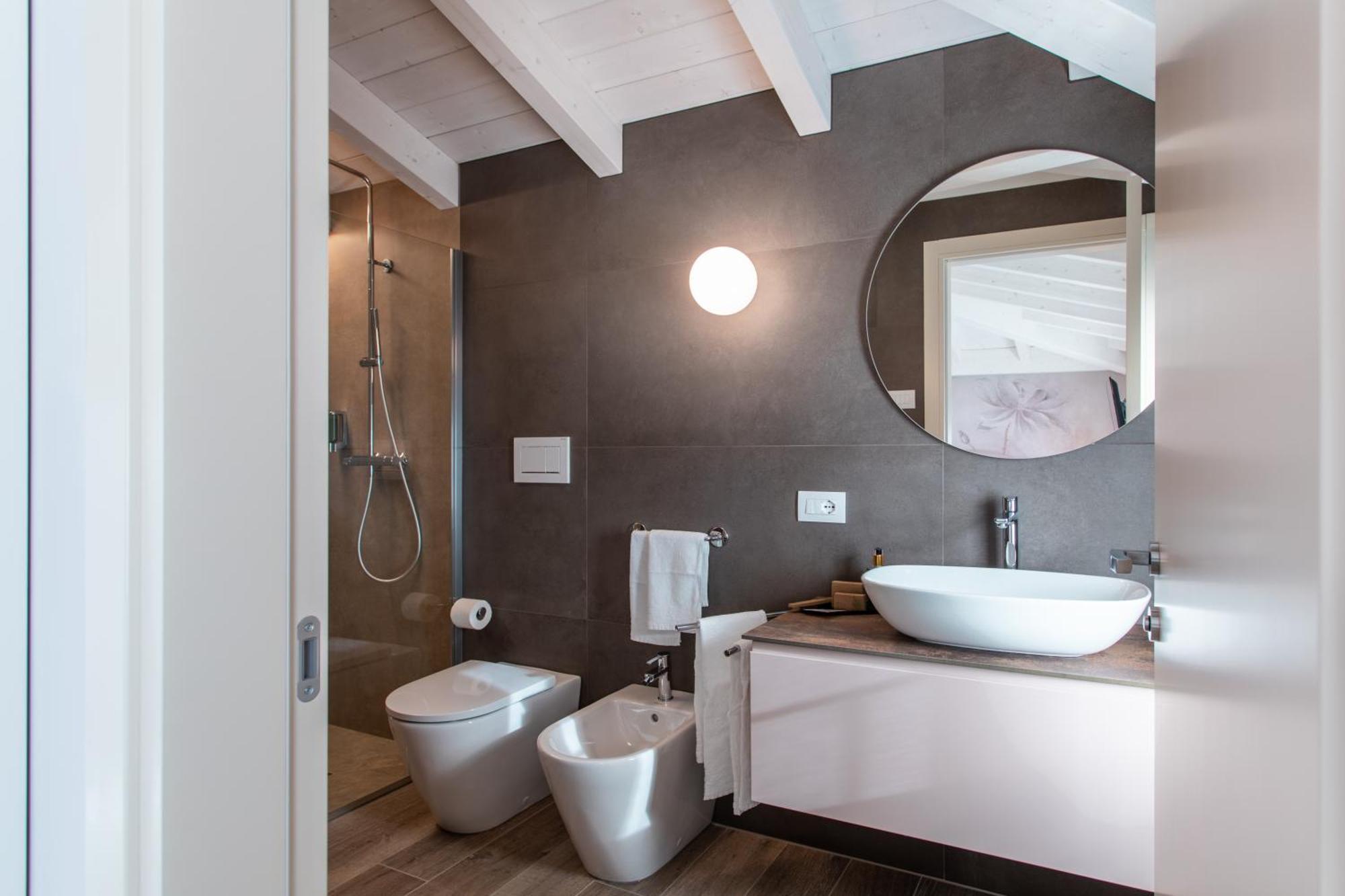 Re Ottone Rooms ลาซีเซ ภายนอก รูปภาพ